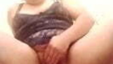 sisko turk masturbasyon yapip haliya akitiyor