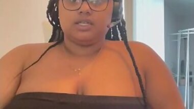 ✨ Using my wand on a call. It was so hard not to moan I think she heard the vibration✨