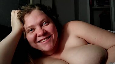Chubby girlfriend sends good morning message