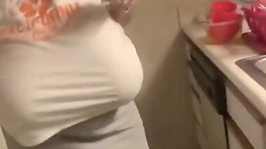 monstrueux poitrines