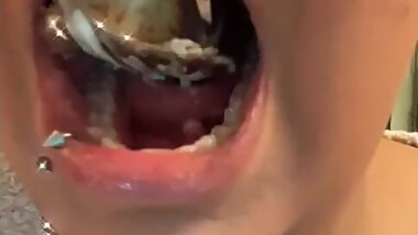 “Asmr” BBW eats cake