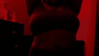 SEXY BBW DANCES SEDUCTIVELY