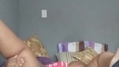 BBW MOM GOES WILD ON PUSSY