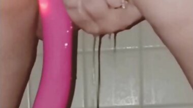 I came soo hard with squirting orgasms while playing with my pussy in the shower!