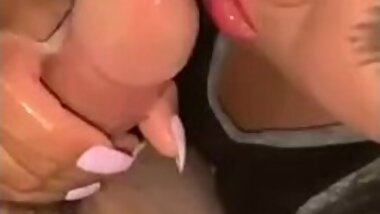 Cheap hooker sucks me off until phone dies