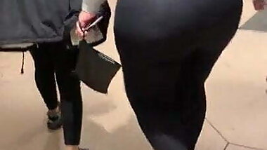 Ass bbw Latina walking parte2