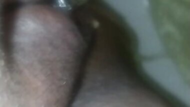 BBW with fat pussy pissing