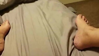 BBW MILF stretches her ass