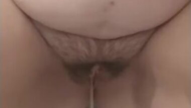 CHUBBY GIRL PISSING