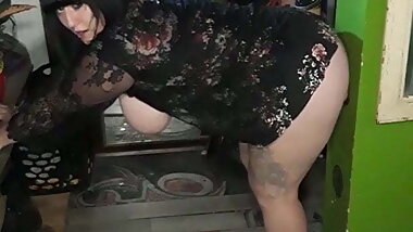 Bbw babe works dildo