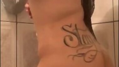 Tattooed chubby washing her ass