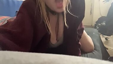 lasse mich ordentlich durch ficken, ist mir egal wer mich hört