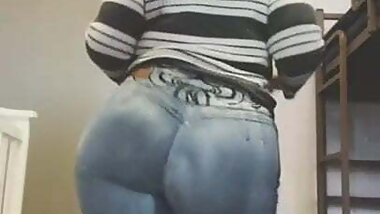 Mexican BBW ass shaking