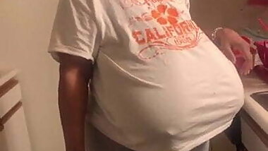 BBW Braless Wife wash Dishes