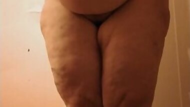 Bbw showing her feet