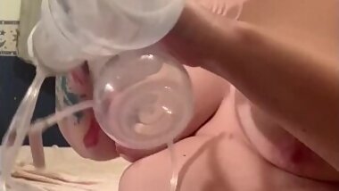 BREAST PUMP Old mature MILF BBW chubby 