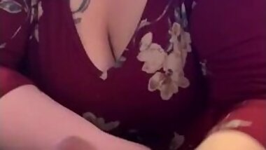 Bbw girlfriend gives new year’s blow job