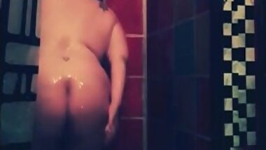 BBW MILF PERFORMS SHOWER SCENE- LONNA WELLS