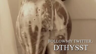 Come fuck me in the shower!