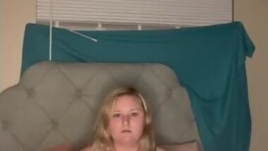 Chubby girl masturbating