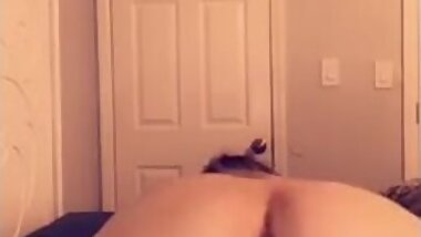 Thick milf twerking begging for doggy style