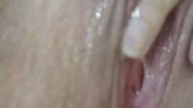 Cute teens pussy came soo hard with orgasms that her pussy kept creaming and throbbing!!