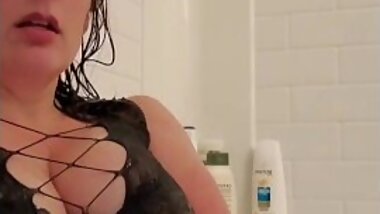 Rub a dub dub, who wants to join me in the tub? BBW gets clean, but first gets dirty. Stacey38G