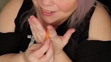 Small cocks Rock - Not porn, just me and a baby carrot explaining some things!