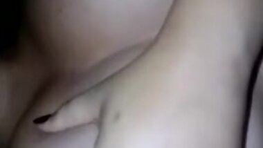 ميمة مغربية أحح على بزول كبير و بيض كتصور لصاحبها بوزب كبير