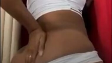 Thick bitch twerk and show phat pussy