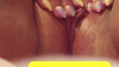 Horny Milf Pleases Her Thick Juicy Yella Pussy