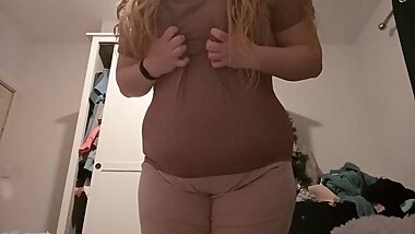 BBW TEEN stripping and showing off body