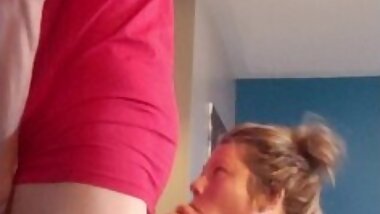 Christmas morning blowjob slutty pawg loves the big dick