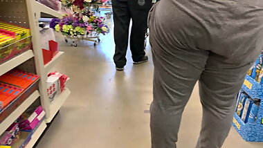 Black bbw’s sexy drop booty. I wanted to bust one on