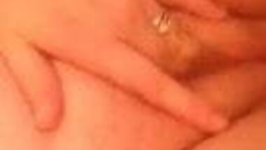 bbw wife rubs it out