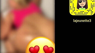 METISSE AU GROS CUL TATOUER TWERK SUR SON DEALER