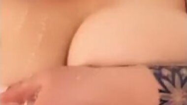 I love playing feeling myself up in the shower