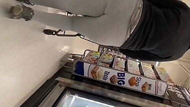 Thick booty ebony in gray leggings