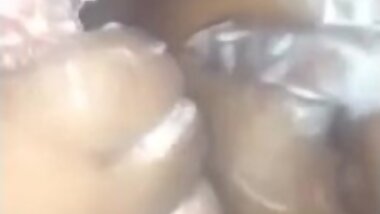 BBW jerks off new toy in tub (full version in paid videos)