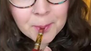 BBW sexy vaping kiss