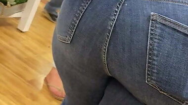 Bbw booty in jeans up close