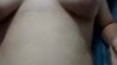 Desi Muslim slut playing with her big saggy boobs