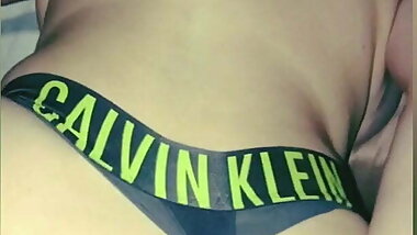 J ecarte mon string pour une bonne levrette