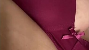 Bbw cums hard using new vibrator