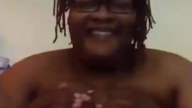 Ssbbw/bbw flash me them big monster Titties omg iam loving it