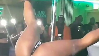 Sexy strong stripper twerking