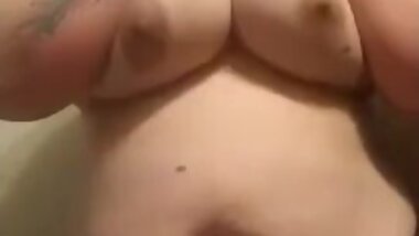 Bbw big tits play in bathroom