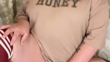 Cute BBW Makes Herself Cum!
