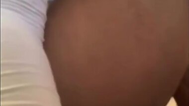 Thick ebony plays with kissy on IG live