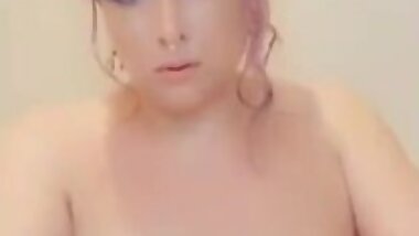 Chubby, dirty egirl cleans up in tub (onlyfans leak)